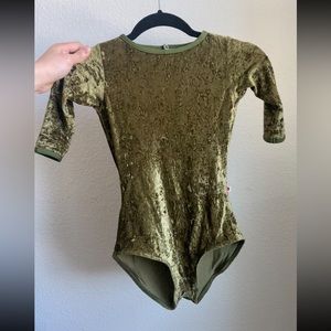 SOLD: Yumiko Larissa half sleeves | V-Olive | Adult Small
